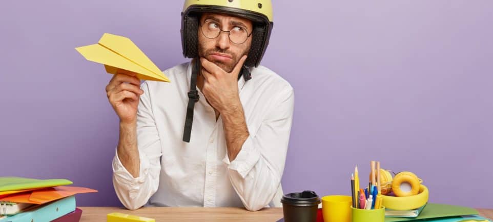 homme désabusé au travail