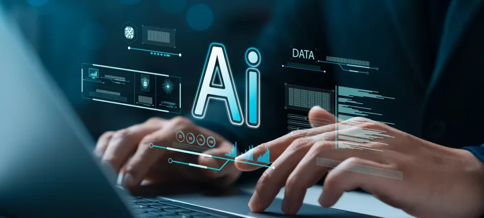 travailleur avec un ordinateur utilisant l'intelligence artificielle